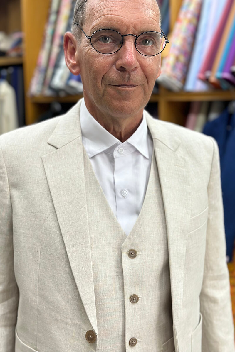 The Modern Linen Suit - No Longer Just for the Beach